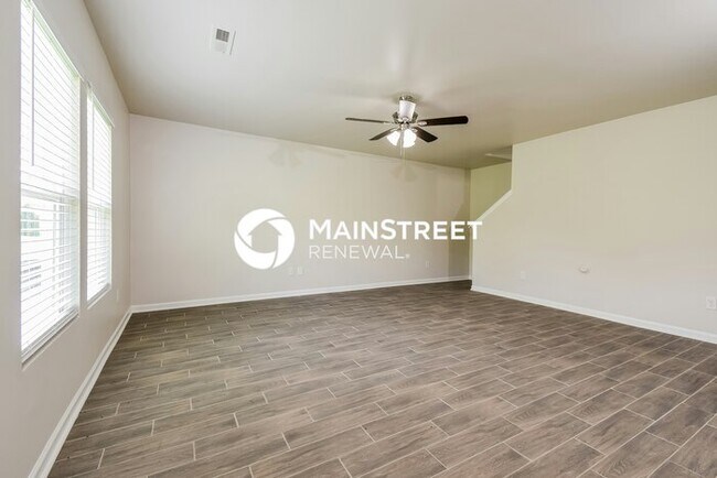 Foto del edificio - 4 Bedroom Pet-Friendly Home in Greensboro, NC with Main Street Renewal