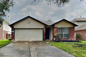 Building Photo - 2039 Greencrest Dr