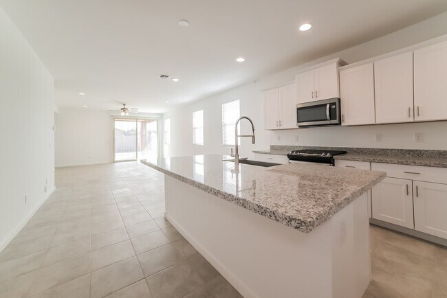 Building Photo - 11019 W Luxton Ln