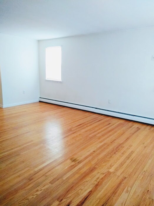 Living Room - 2nd floor - 918 Tustin St