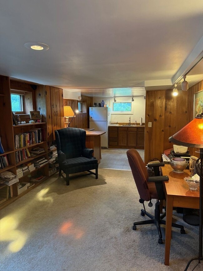 Building Photo - Quiet one bedroom furnished rental