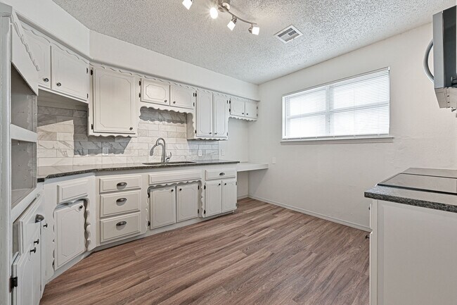 Foto del edificio - 2445 SW Binkley St