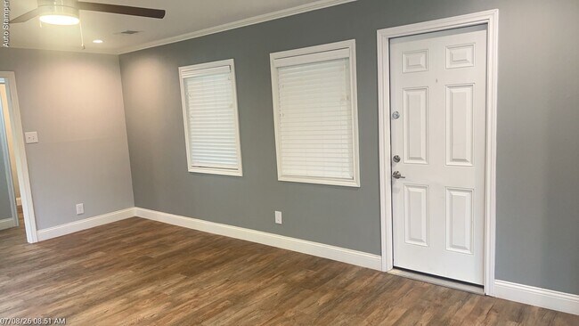 Building Photo - 104 Varsity Cir