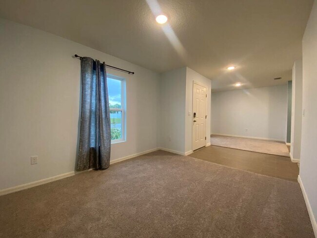 Building Photo - Beautiful 3/2 in Palm Coast!