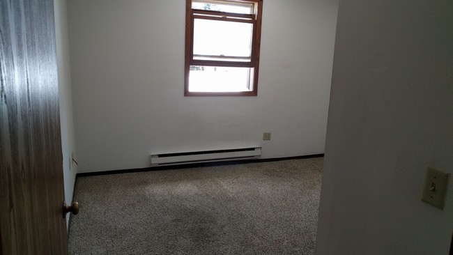 Bedroom entry - 1128 Geele Ave