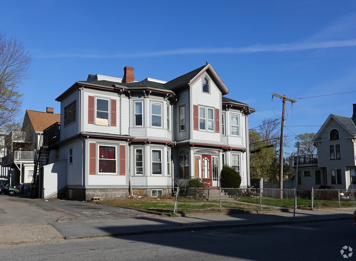 659 Moody St, Waltham, MA 02453 Apartments in Waltham, MA