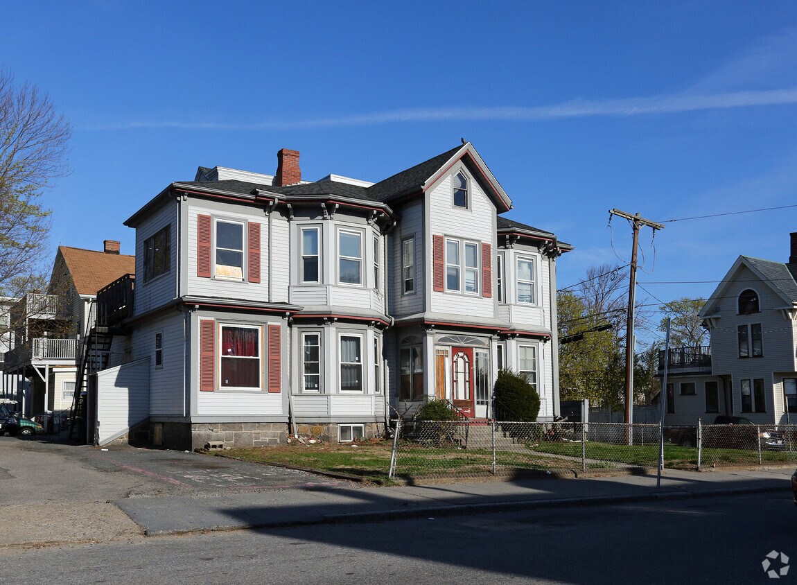 Primary Photo - 659 Moody St