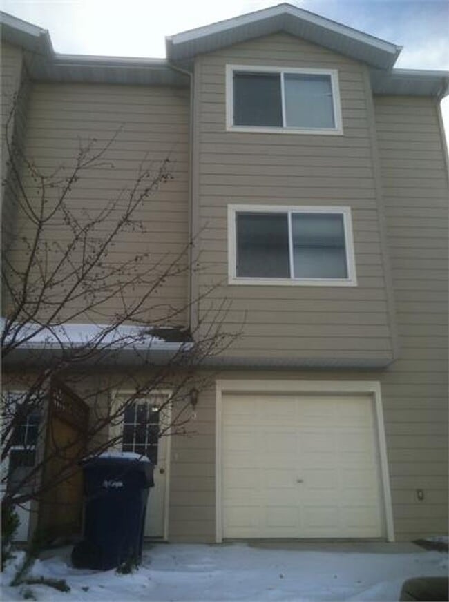 Building Photo - 1201 Wineglass Ct