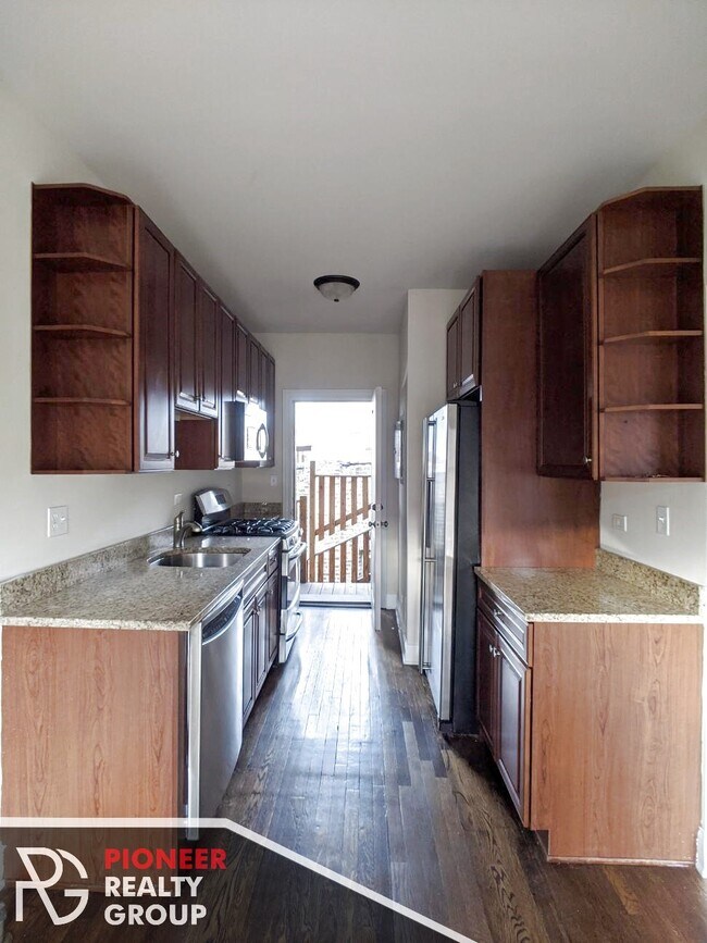 Foto del edificio - 740 W Addison St