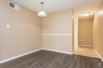 2BR, 2BA - 1,090SF - Bienville Towers