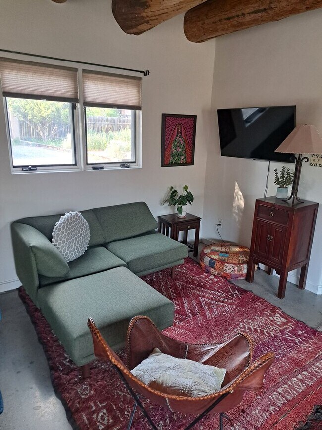 Building Photo - Charming 4-Bedroom, 2-Bath Home with Priva...