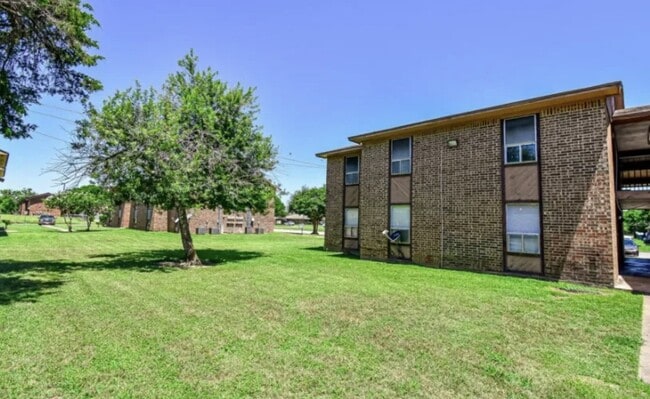 Building Photo - 2000 4th St