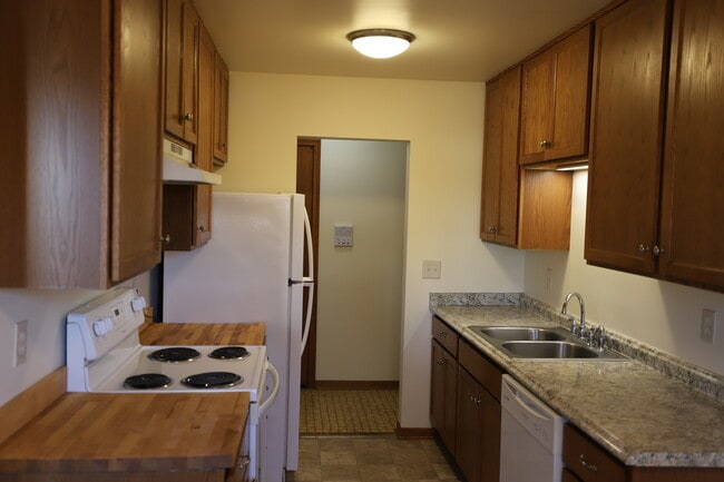 Building Photo - The Heritage Apartments