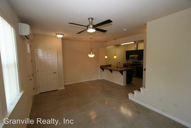 Foto del edificio - 330 N Van Ness Ave