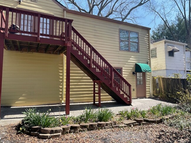 Building Photo - Private Basement Studio Apartment in Kirkwood.