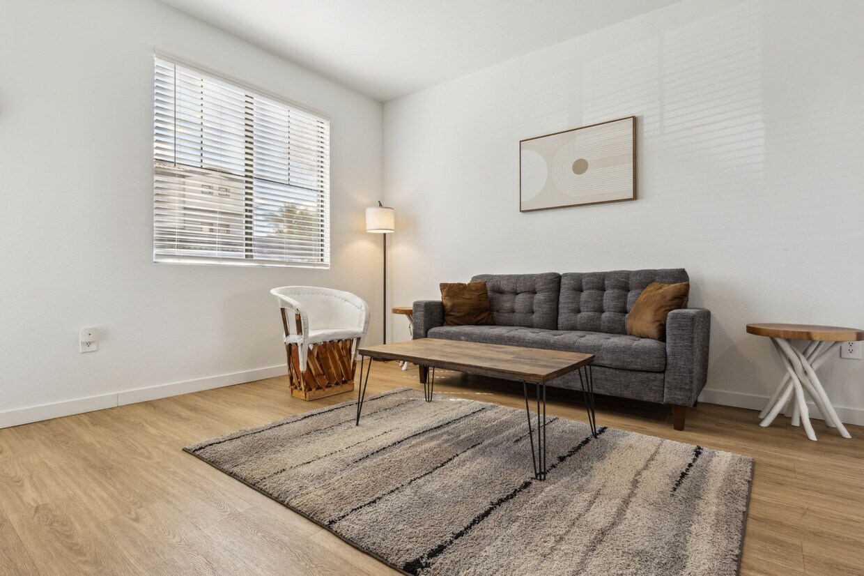 Foto principal - 9450 W Cabela Dr