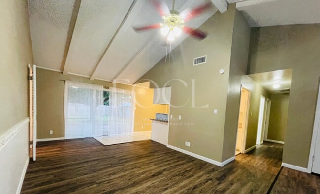 Foto del edificio - 3 bed 2 bath