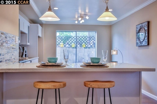 Building Photo - Gorgeous, Massive, 1BR/1BA, Fully Updated, 1000sqft+, A+++ Location, Parking Included