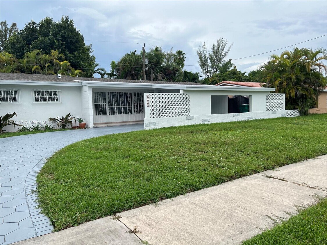 Foto principal - 8740 SW 43rd Terrace
