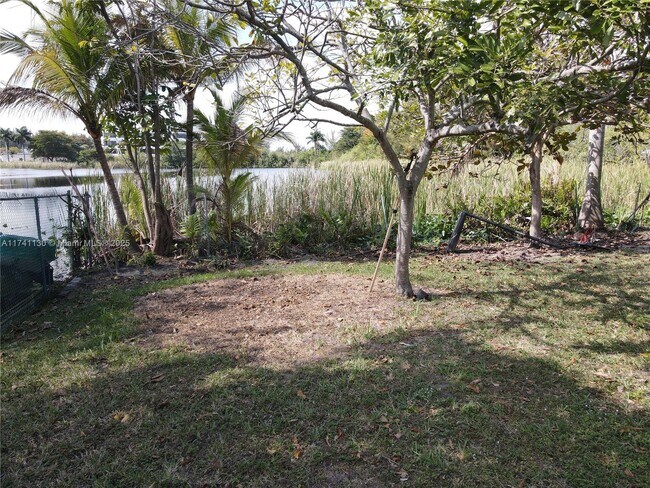 Foto del edificio - 21100 NW Miami Ct