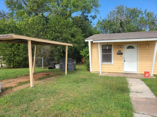 Foto del edificio - 3204 Oaklawn St