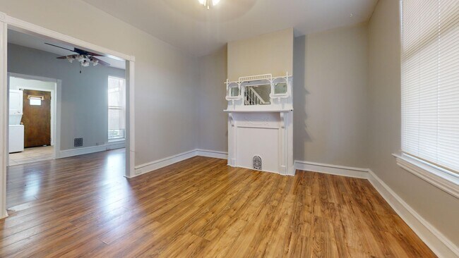 Building Photo - Spacious and Beautiful 3-Bedroom