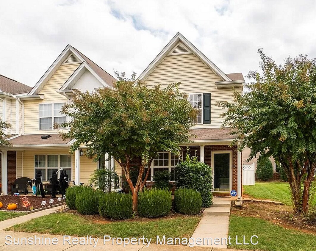 2 br, 2.5 bath House 1149 Oak Blossom Way House Rental in Whitsett