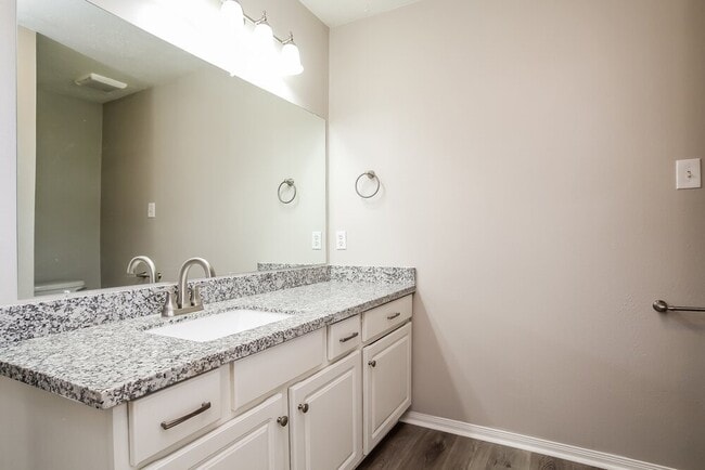 Building Photo - 31518 Kingston Village Dr