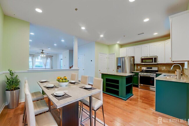 Foto del edificio - 609 Blossom Cir