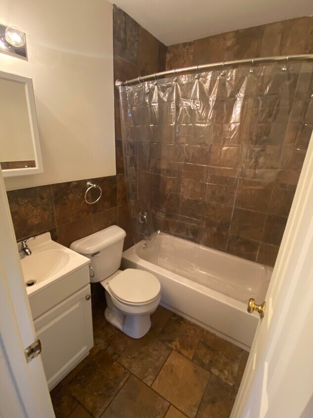 125 N W Ave Unit 4, Bradley, IL 60915 Apartments in Bradley, IL