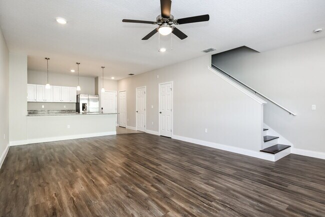 Building Photo - 102 Eleven Oaks Cir