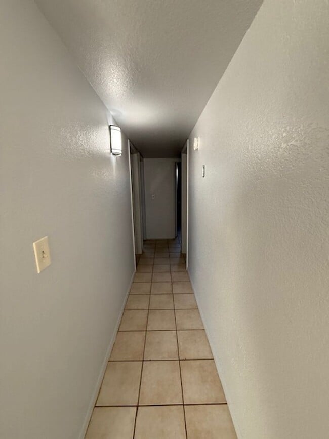 Building Photo - 2460 S. Highview Circle #7