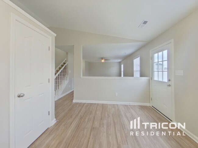 Foto del edificio - 1540 Hollow Maple Dr