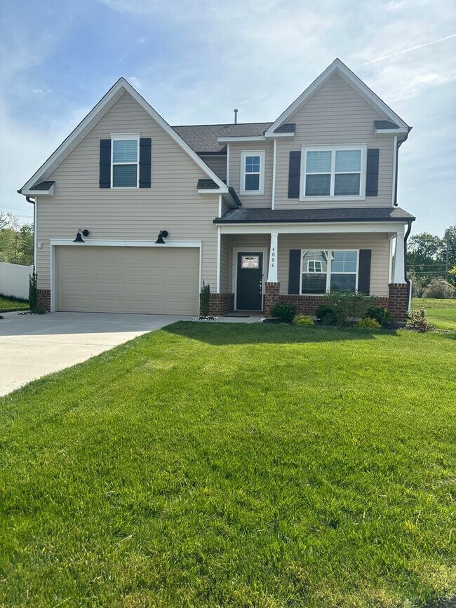 Foto del edificio - Spacious 4BR 3BA home in Northern Greensboro
