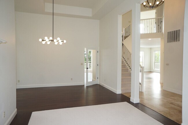 Building Photo - Exquisite NW Portland 4 bedroom with panoramic views