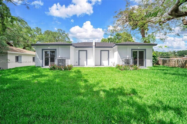 Foto del edificio - 2448 NW 42nd St