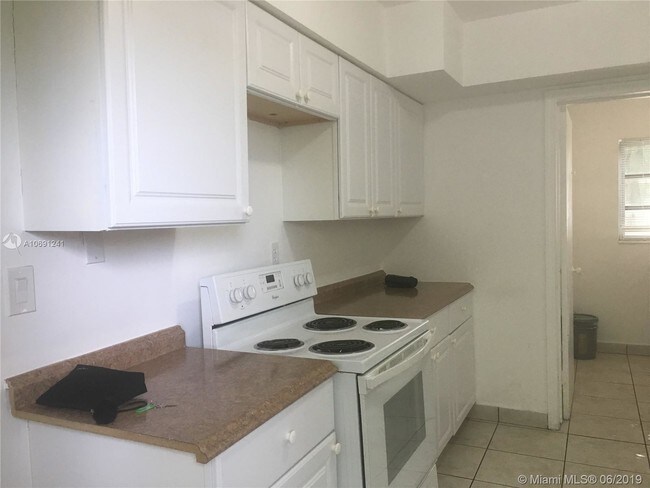 Building Photo - 4855 University Dr