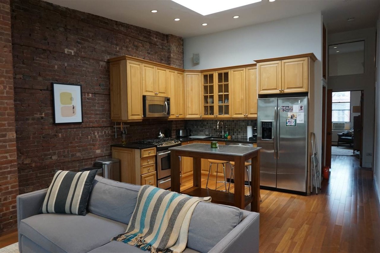 Primary Photo - 124 Mercer St