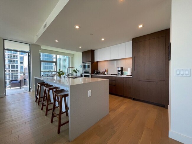 Foto del edificio - 2 Bedroom-2 Bathroom Fully Furnished Condo...