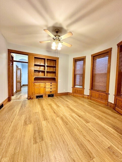 Building Photo - 1610 N Sawyer Ave