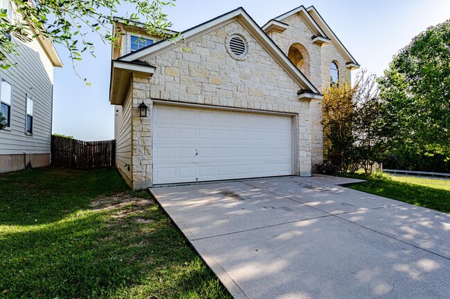 Foto del edificio - Gorgeous 4-Bedroom Single Family Home Just...