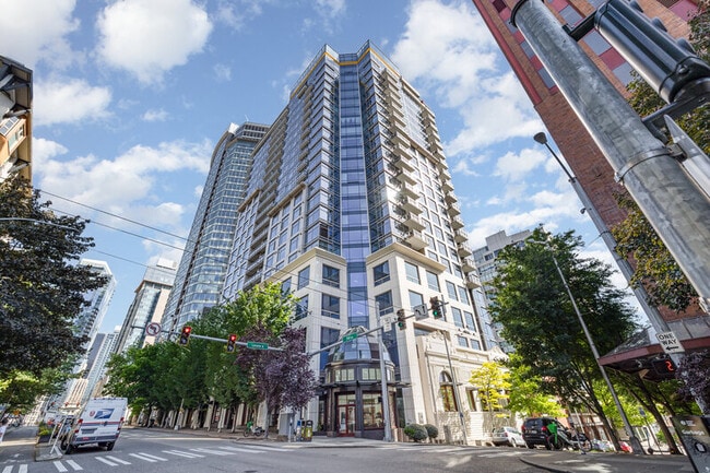 Building Photo - 2033 2nd Ave