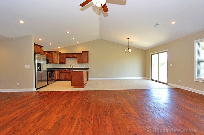 Building Photo - Broadridge 863/865