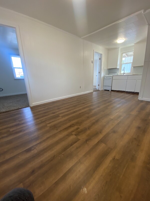 Foto del edificio - 9762 N River Rd