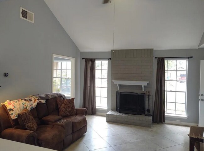 Foto del edificio - 5205 Winding Brook Dr