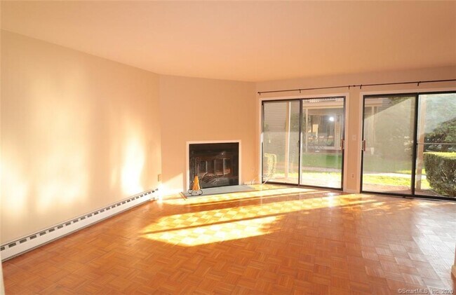 Building Photo - 377 Glenbrook Rd
