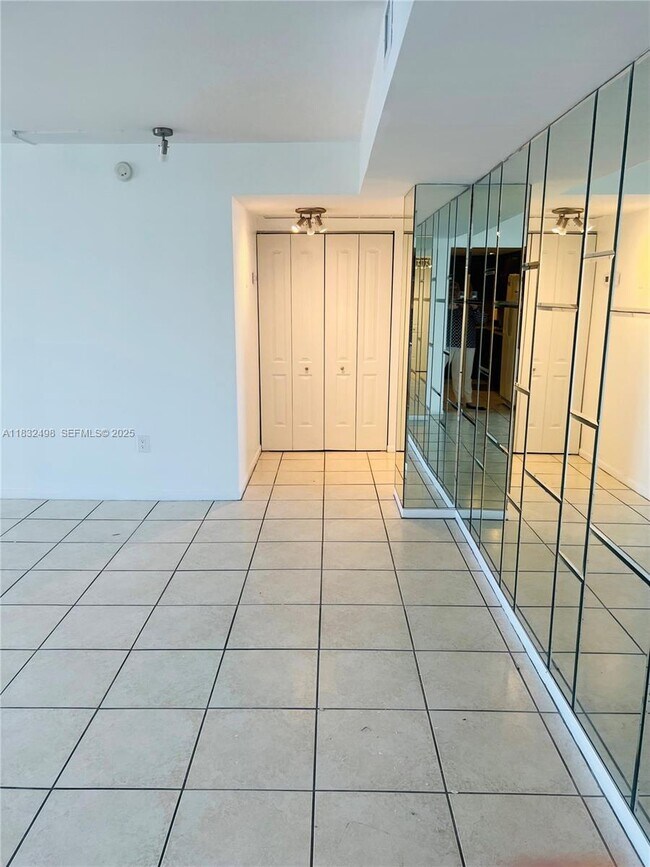 Building Photo - 2333 Brickell Ave