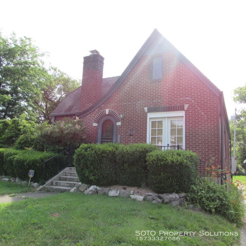Primary Photo - 404 North West End Boulevard