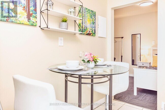 Photo du bâtiment - 456 Bronson Ave