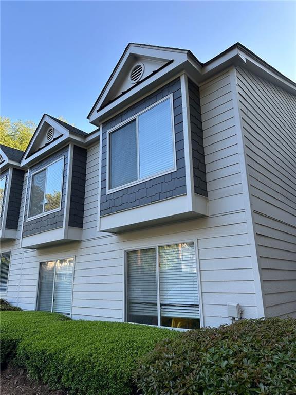 Foto del edificio - 76 Rumson Ct